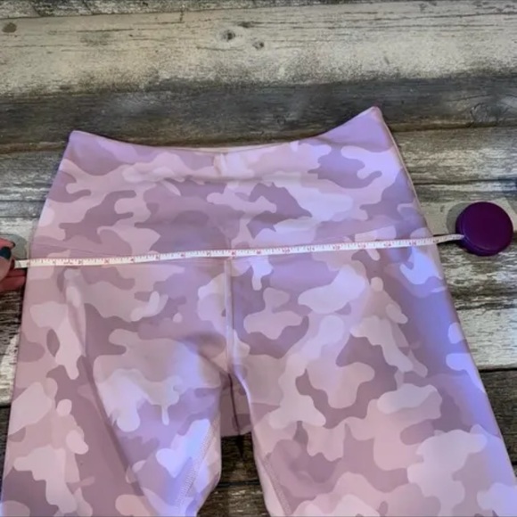 Lorna Jane pink camo leggings - Picture 4 of 5